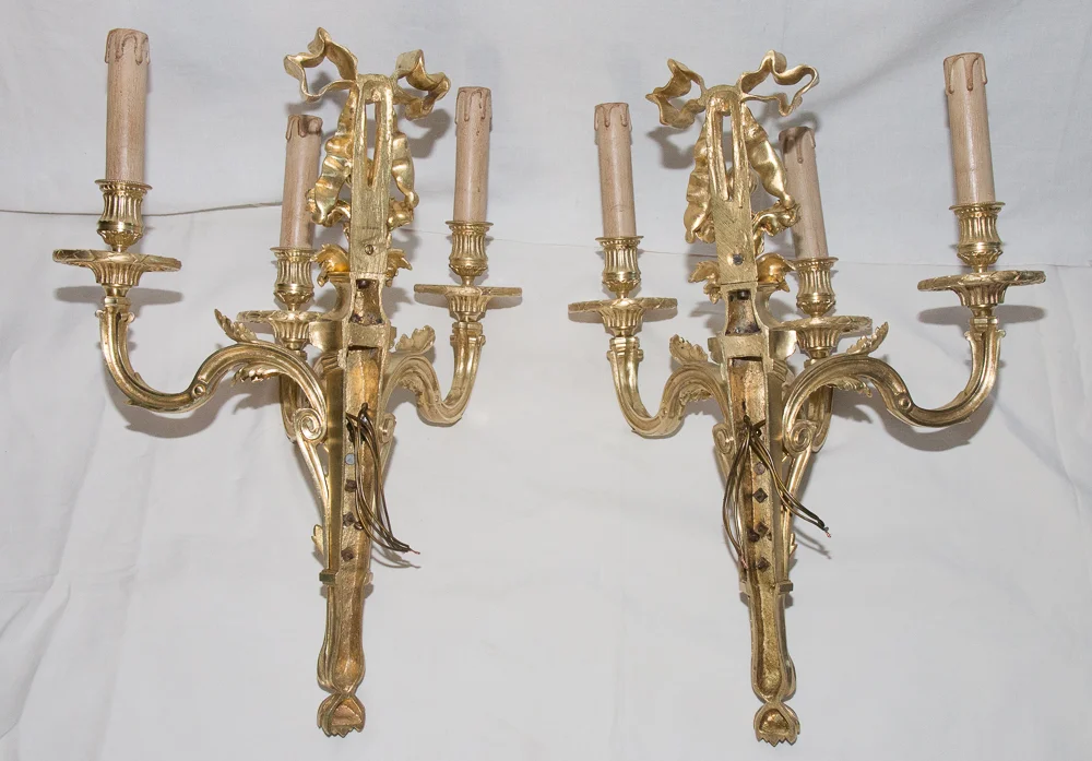 Paire d'appliques en bronze style Louis XVI circa 1880