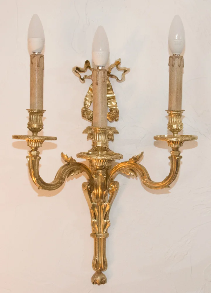 Paire d'appliques en bronze style Louis XVI circa 1880