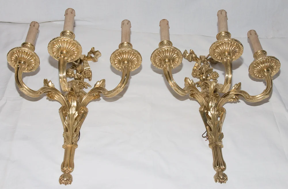 Paire d'appliques en bronze style Louis XVI circa 1880