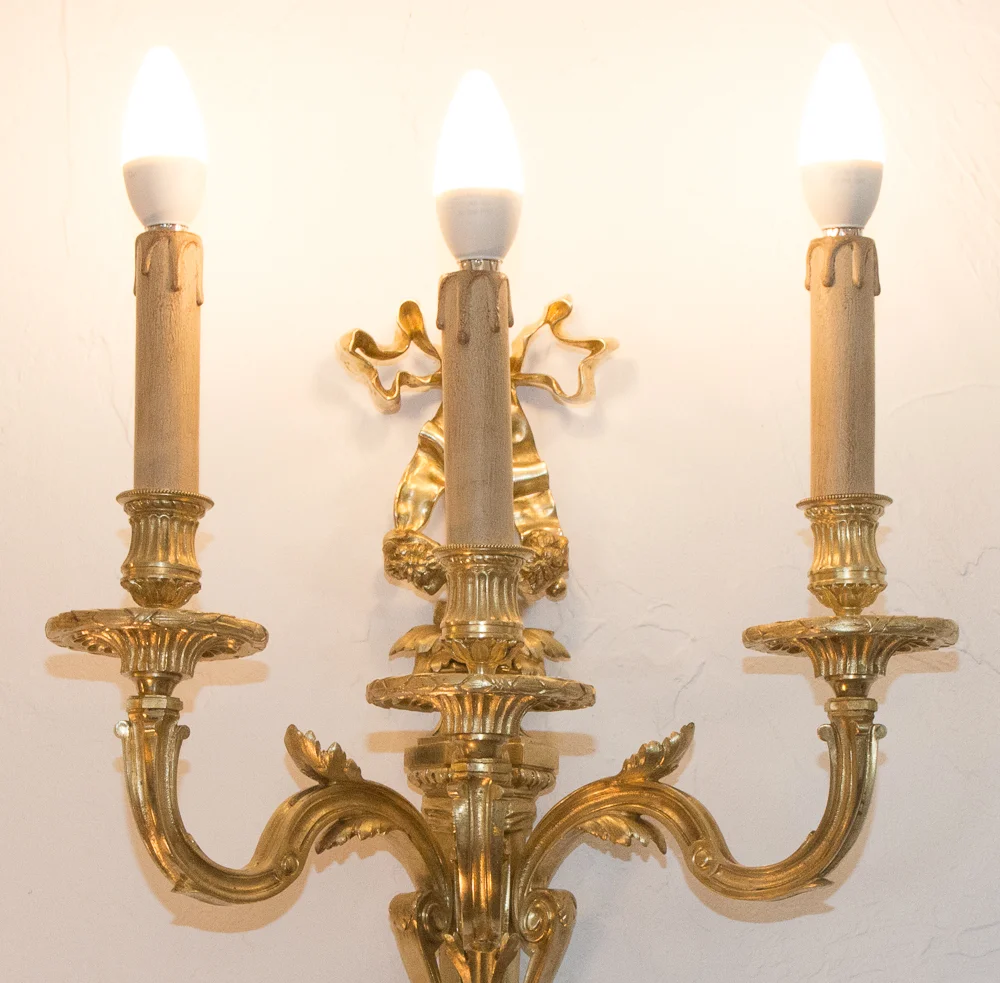 Paire d'appliques en bronze style Louis XVI circa 1880