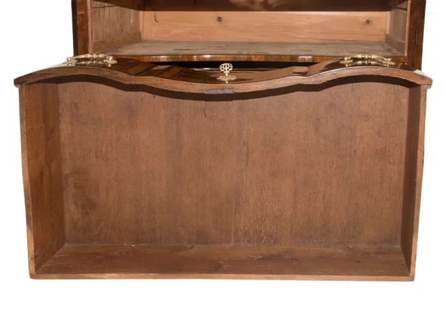 Commode Mazarine en marqueterie Époque Louis XIV