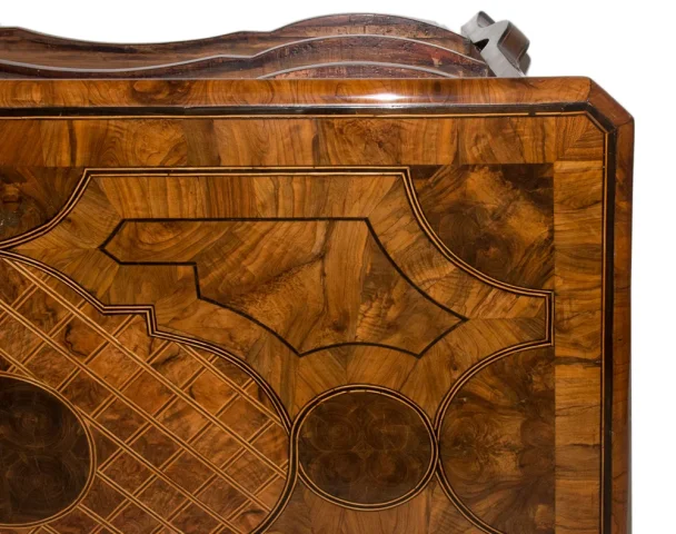 Commode Mazarine en marqueterie Époque Louis XIV
