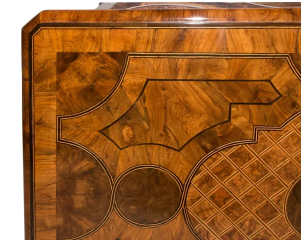 Commode Mazarine en marqueterie Époque Louis XIV