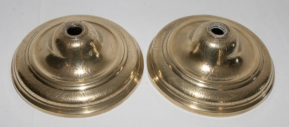 Paire de bougeoirs en bronze ,C Couronné 1745-1749