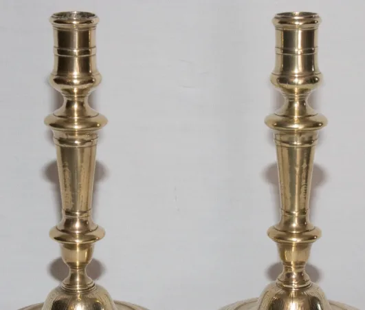 PAAR BRONZE CANDLESTICKS