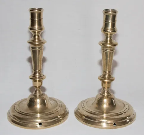 PAAR BRONZE CANDLESTICKS