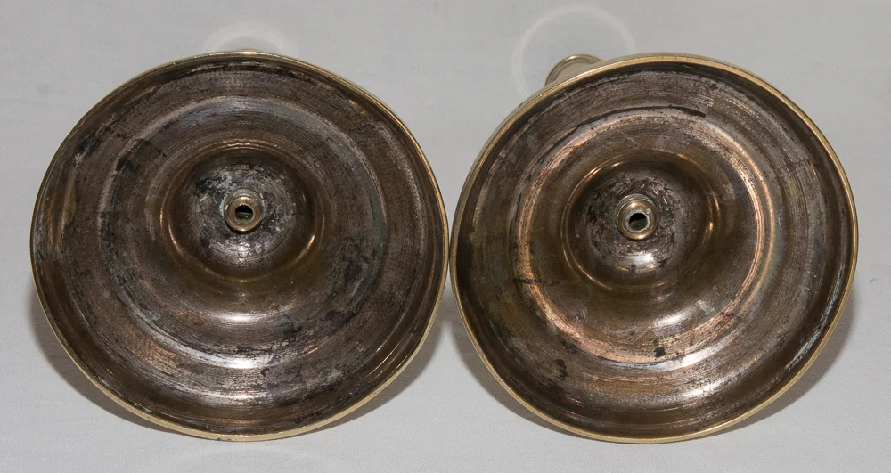 Paire de bougeoirs en bronze ,C Couronné 1745-1749