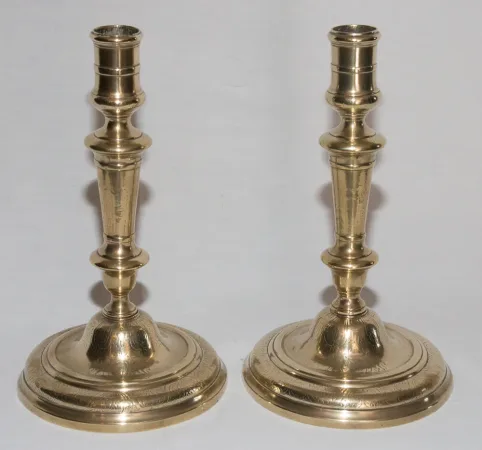 PAAR BRONZE CANDLESTICKS