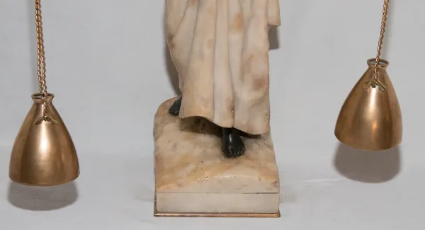 ALABASTER UND BRONZE STATUETTE