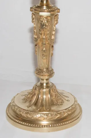 ルイ16世スタイルの燭台のペア
