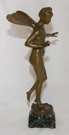 Nymphe en bronze signée J Garnier 1853 - 1910