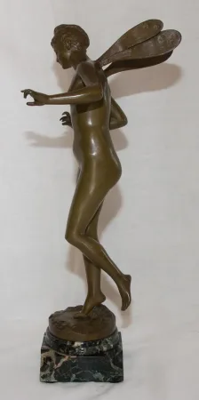 Nymphe en bronze signée J Garnier 1853 - 1910