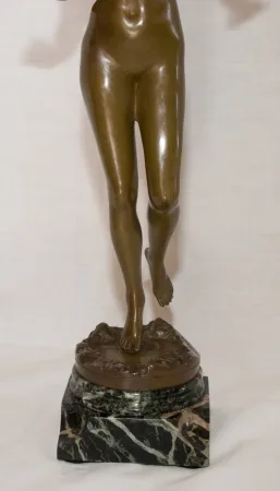 Nymphe en bronze signée J Garnier 1853 - 1910