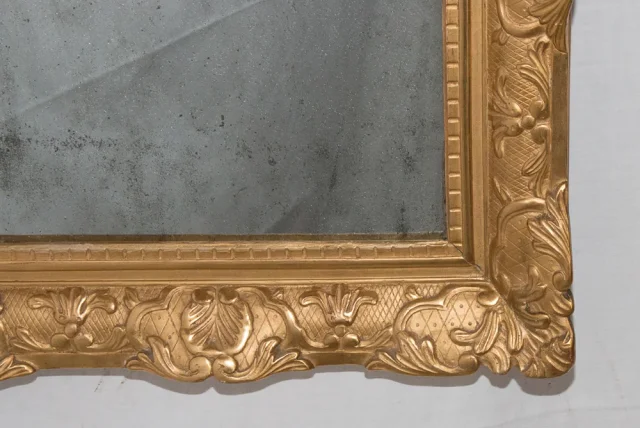 Miroir en bois sculpté et doré début XIXe siècle
