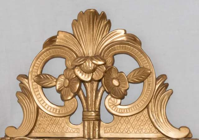 Miroir en bois sculpté et doré début XIXe siècle