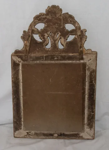 Miroir en bois sculpté et doré début XIXe siècle