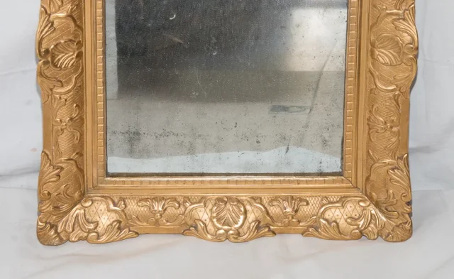 Miroir en bois sculpté et doré début XIXe siècle