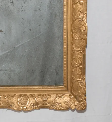 Miroir en bois sculpté et doré début XIXe siècle
