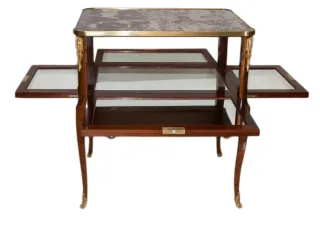 Table à thé style transition époque fin XIXe siècle