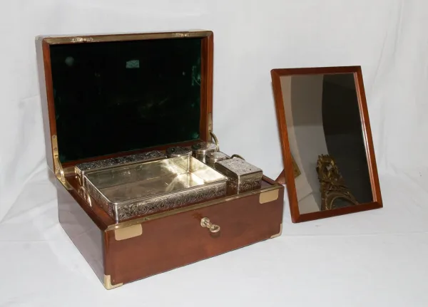 Coffret nécessaire de voyage Louis Ainé Aucoc milieu XIXe