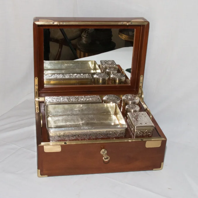REISEBOX von LOUIS AINE AUCOC