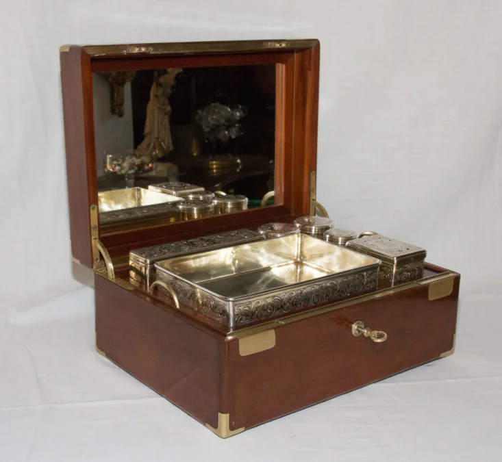 REISEBOX von LOUIS AINE AUCOC