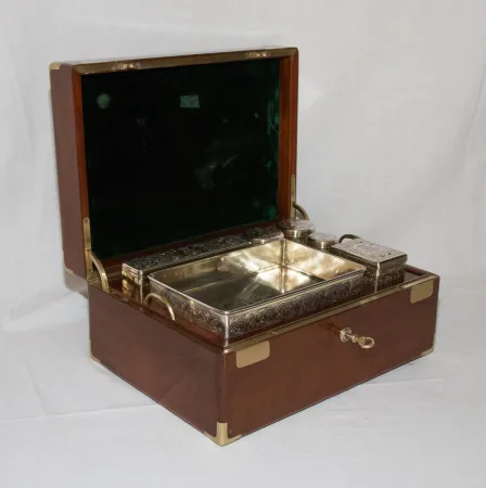 Coffret nécessaire de voyage Louis Ainé Aucoc milieu XIXe