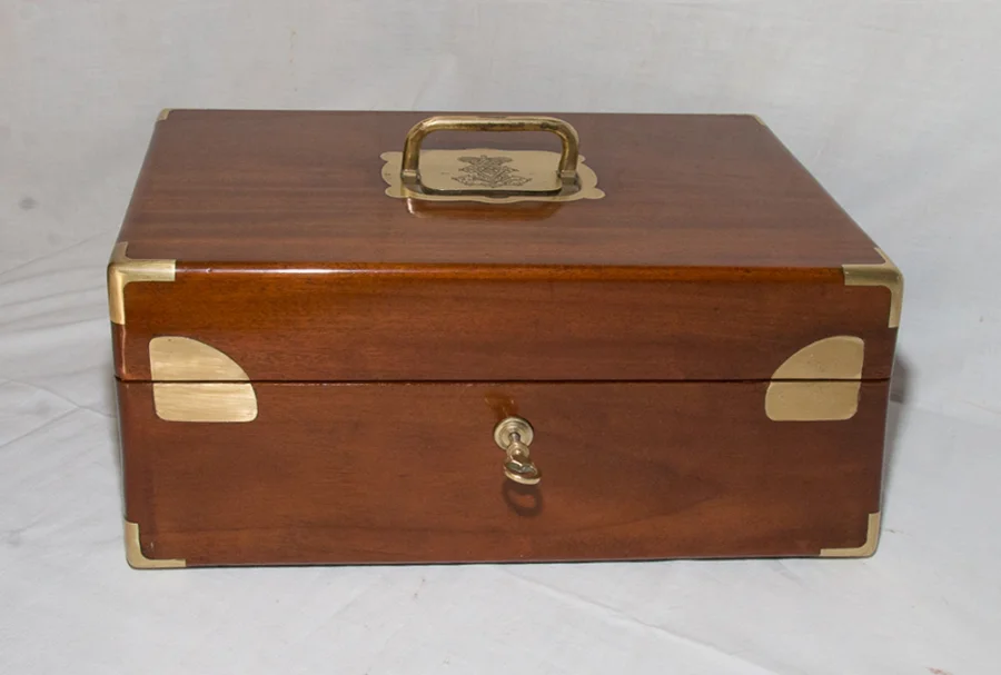 REISEBOX von LOUIS AINE AUCOC