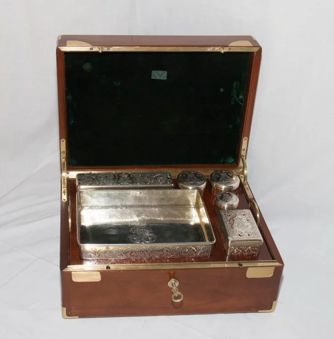 REISEBOX von LOUIS AINE AUCOC