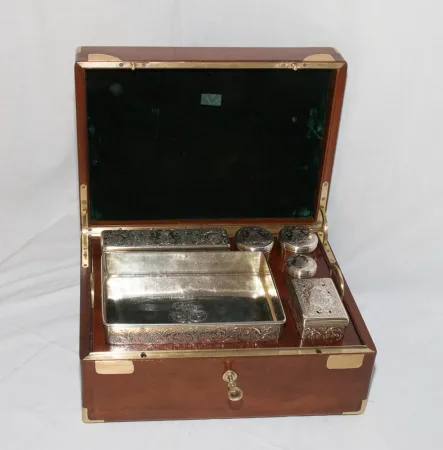 Coffret nécessaire de voyage Louis Ainé Aucoc milieu XIXe