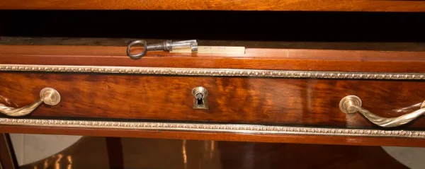 Console desserte en acajou d'époque Louis XVI