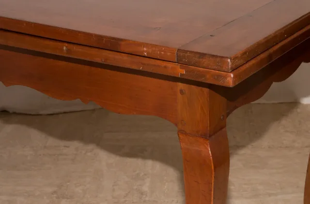 MESA ESTILO LUIS XV