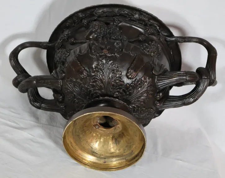 Coupe en bronze dit Vase de Warwick H Luppens XIXe siècle