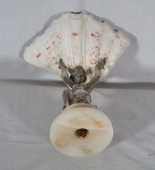 Bénitier Néréide avec coquille de tridacna époque XIXe siècle