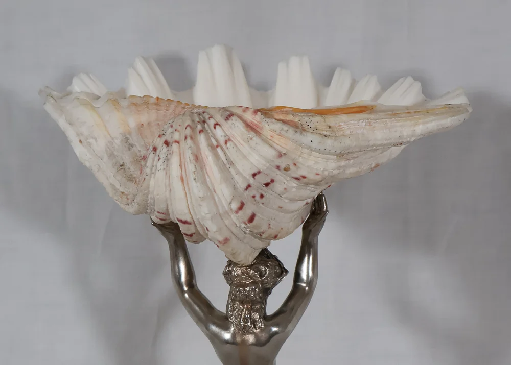 Bénitier Néréide avec coquille de tridacna époque XIXe siècle