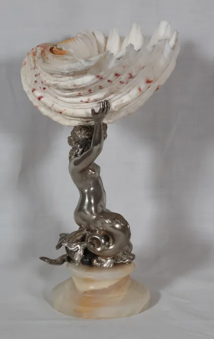 Bénitier Néréide avec coquille de tridacna époque XIXe siècle