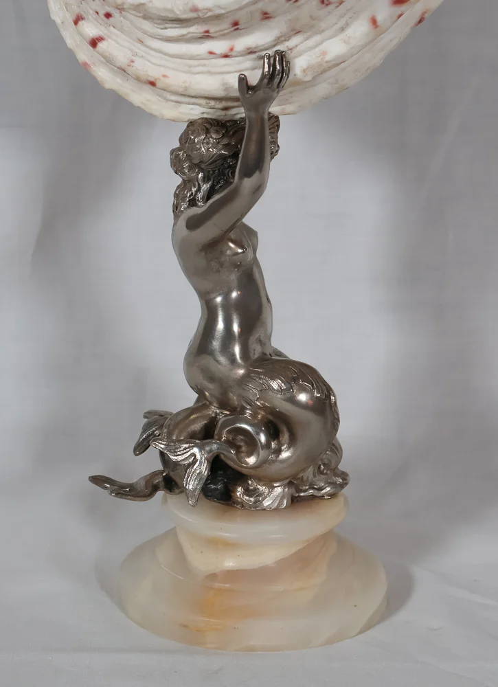 Bénitier Néréide avec coquille de tridacna époque XIXe siècle
