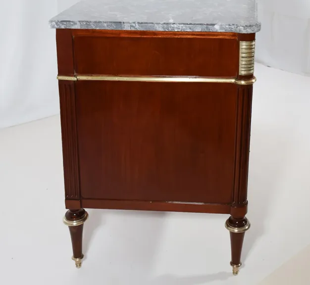 Commode en acajou  estampillée F SCHEY époque Louis XVI