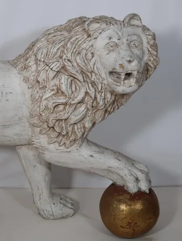 Grande Paire De Lions  En Bois Patiné Italie Fin XIXe Siècle