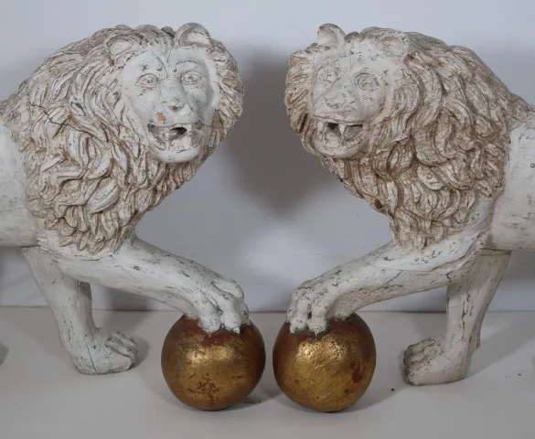 Grande Paire De Lions  En Bois Patiné Italie Fin XIXe Siècle
