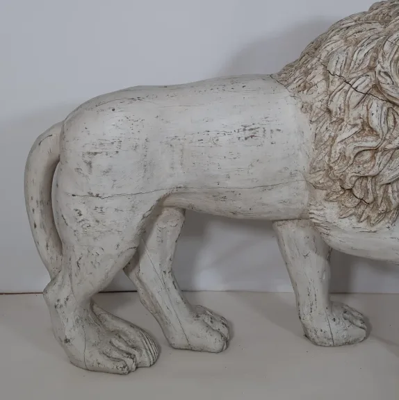 Grande Paire De Lions  En Bois Patiné Italie Fin XIXe Siècle