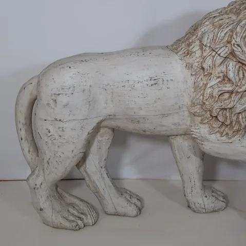 Grande Paire De Lions  En Bois Patiné Italie Fin XIXe Siècle