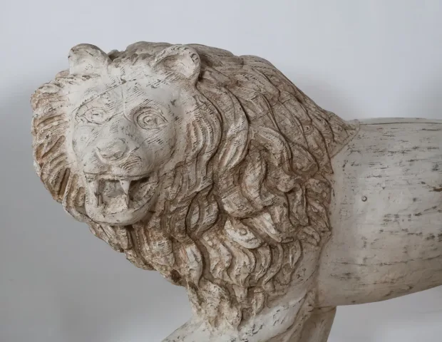 Grande Paire De Lions  En Bois Patiné Italie Fin XIXe Siècle