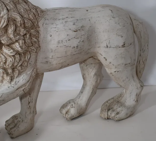 Grande Paire De Lions  En Bois Patiné Italie Fin XIXe Siècle