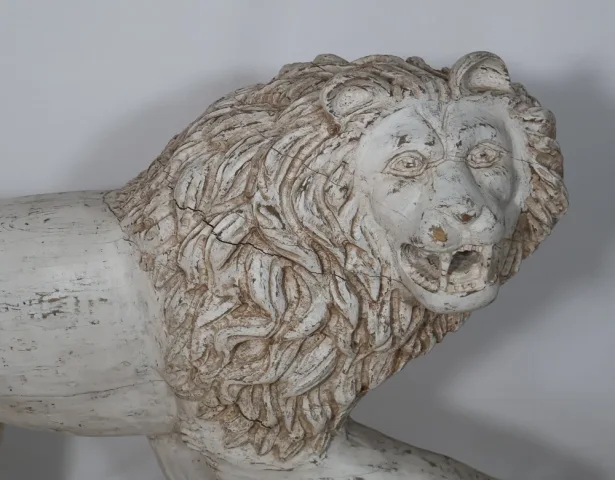Grande Paire De Lions  En Bois Patiné Italie Fin XIXe Siècle