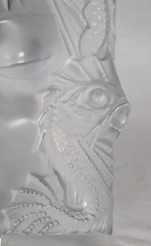 Lalique France Motif décoratif "Fontaine Poissons" ou "Masque femme"