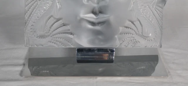 Lalique France Motif décoratif "Fontaine Poissons" ou "Masque femme"