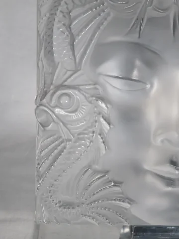 Lalique France Motif décoratif "Fontaine Poissons" ou "Masque femme"