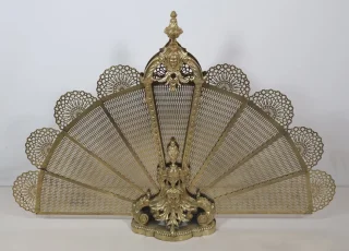 Pare-feu éventail en bronze doré et laiton époque Napoléon III