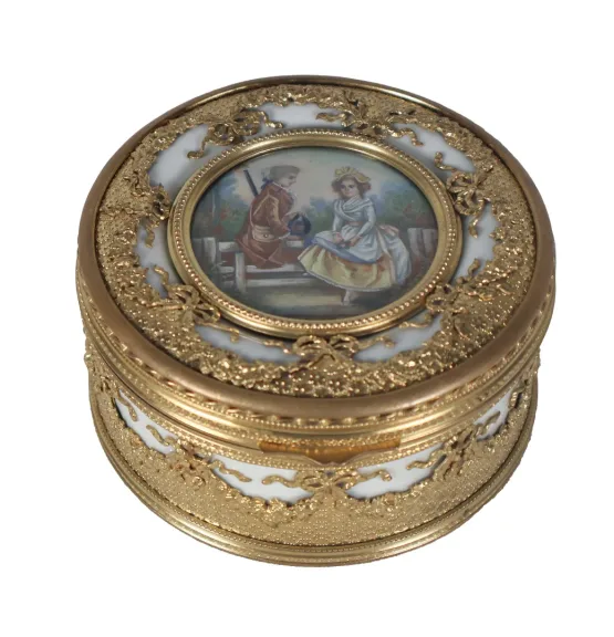 SCHMUCKKASTEN AUS PORZELLAN